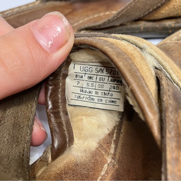 UGG Matala sandals brown & tan leather flip flops shearling lined women’s size 7 - Picture 8 of 8